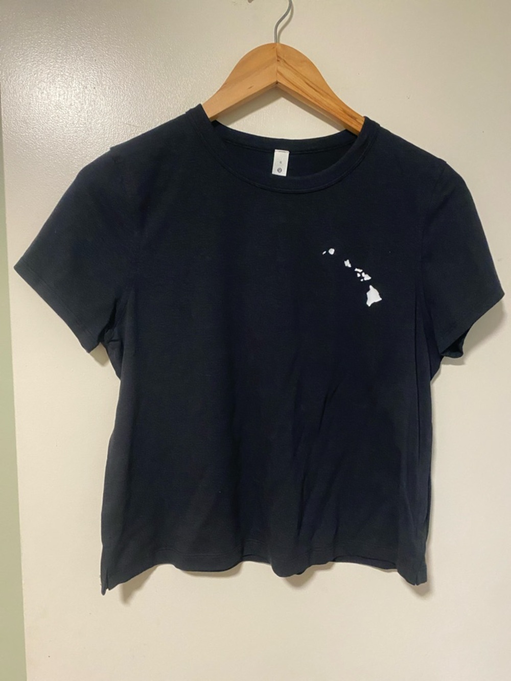 NWOT size 6 Lululemon Hawaii cropped tshirt